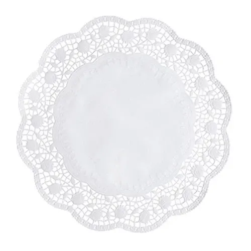 Die PAPSTAR Tortenspitzen rund Ø 33 cm, weiß von PAPSTAR GmbH ist ein rundes, weißes Deckchen mit unifarbener Mitte und Wellenrand, ideal für Torten; im 8er-Pack.