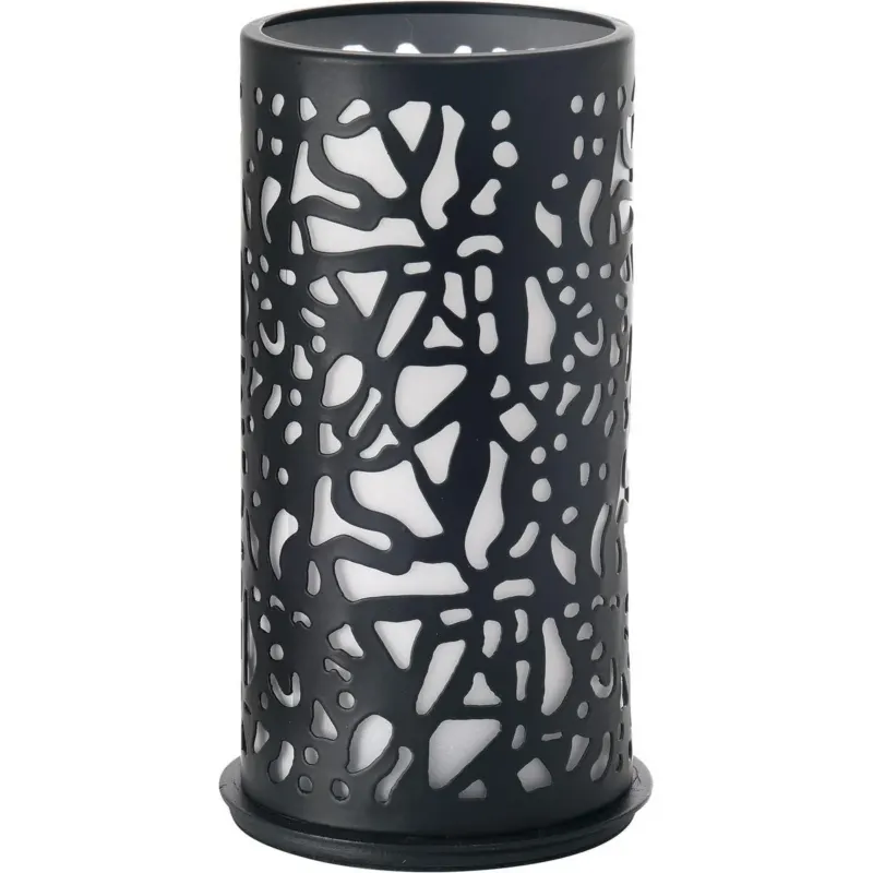 Der Kerzenhalter aus Metall, 140x75 mm, Twist schwarz von Duni GmbH überzeugt mit modernem Design und abstraktem Cutout-Muster, das stimmungsvolles Licht durch unregelmäßige Formen zaubert. Ideal als stilvoller Akzent für Ihr Zuhause.
