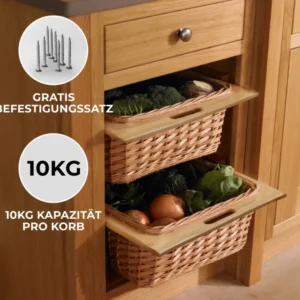 Zwei ausziehbare Weidenkörbe in einem Holzschrank, gefüllt mit frischem Gemüse, bieten eine Kapazität von 10 kg pro Korb und sind ideal für die Aufbewahrung