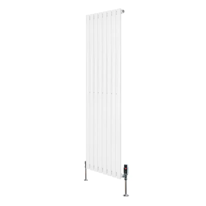 Hochformatiger, weißer Gliederheizkörper mit TRV Chromventilen, 1600mm x 480mm, schlankes Design und glatte Oberfläche für moderne Innenräume