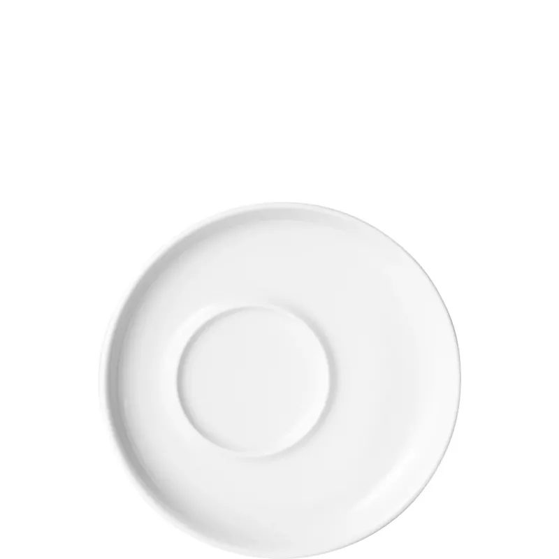 Ein schlichtes, rundes, weißes Unterteller auf einer einfarbigen, hellen Oberfläche. Der Unterteller hat einen leicht erhöhten Rand und in der Mitte eine Vertiefung für eine Tasse. Das Design ist minimalistisch und elegant.
