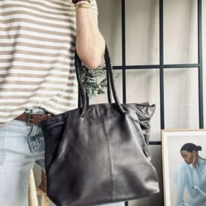 Schultertasche mit schönem geflochtenem Riemen - Braun