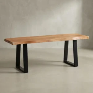 Freigestellte Garderobenbank 120 cm aus Akazie Massivholz mit schwarzen Metallbeinen in der Frontalansicht vor weißem Hintergrund._#sku_SAFWL7.285#