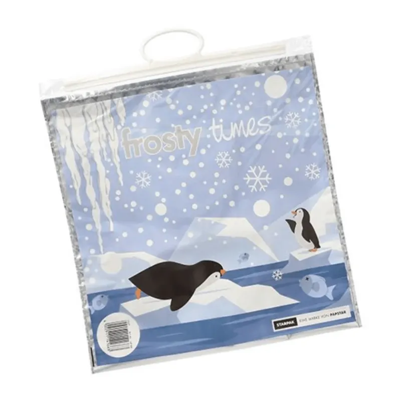 Ein winterlich gestalteter Duschvorhang von Starpak, „Frosty Times“, zeigt Pinguine auf Eisbergen und fallende Schneeflocken. Der Barcode befindet sich unten links auf der Verpackung.
