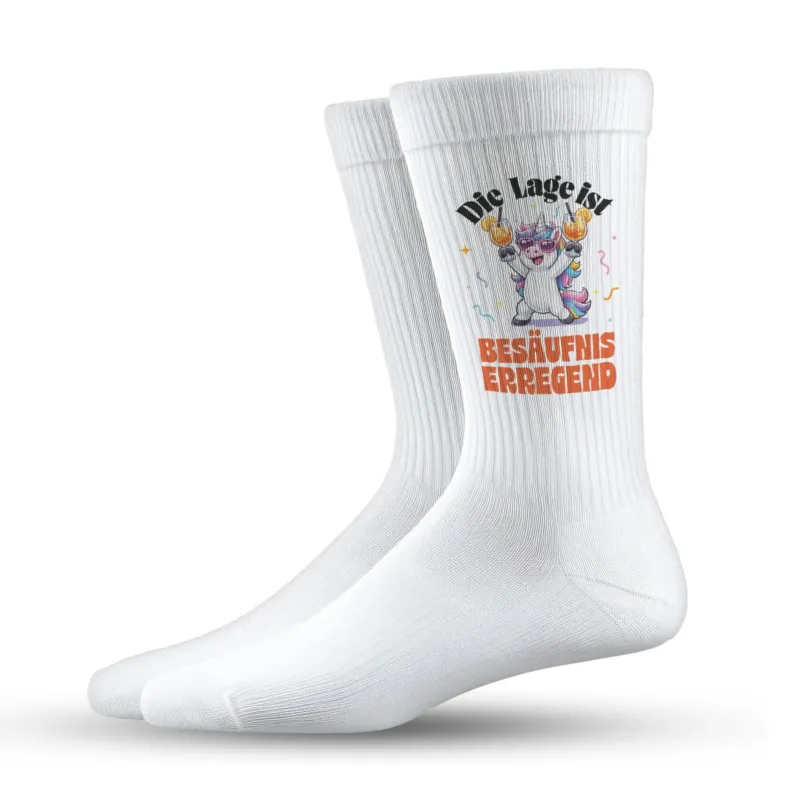 Bild: Socken - Die Lage ist besäufniserregend - Einhorn mit Aperol-Glas.