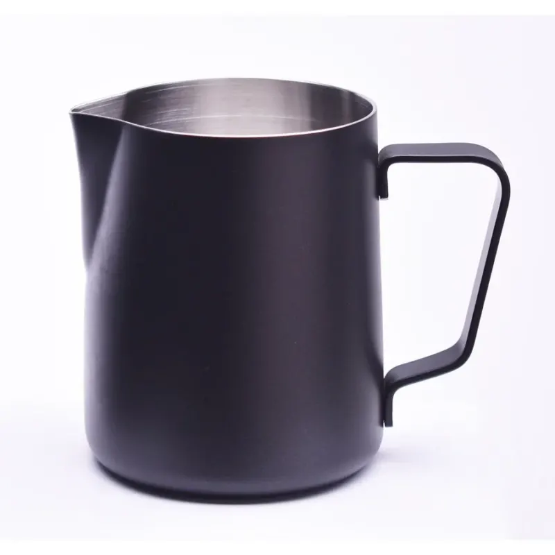 Joefrex Milchkännchen 590ml aus schwarzem Edelstahl mit präziser Ausgusstülle für Latte Art.