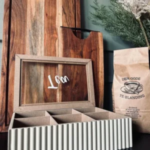 Tebox med skrift – Nordic wood - VIAMAJA.DK